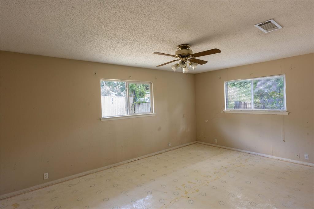 112 Oaktree Drive Property Photo 10