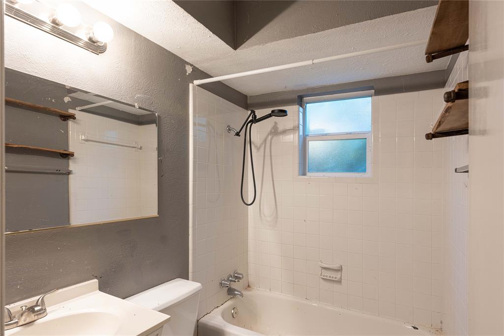 112 Oaktree Drive Property Photo 11
