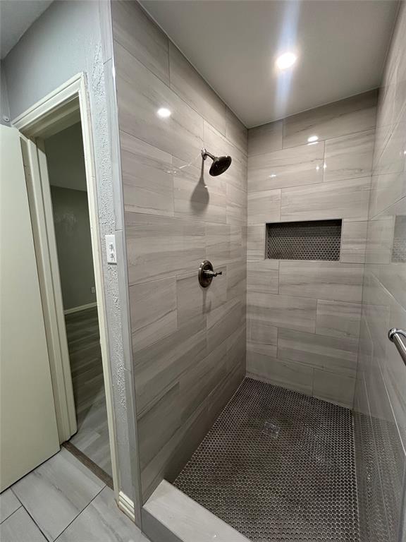 5826 Sandhurst Lane C Property Photo 6