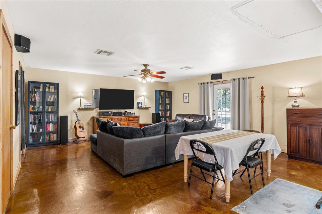 271 County Road 3580 Property Photo 6