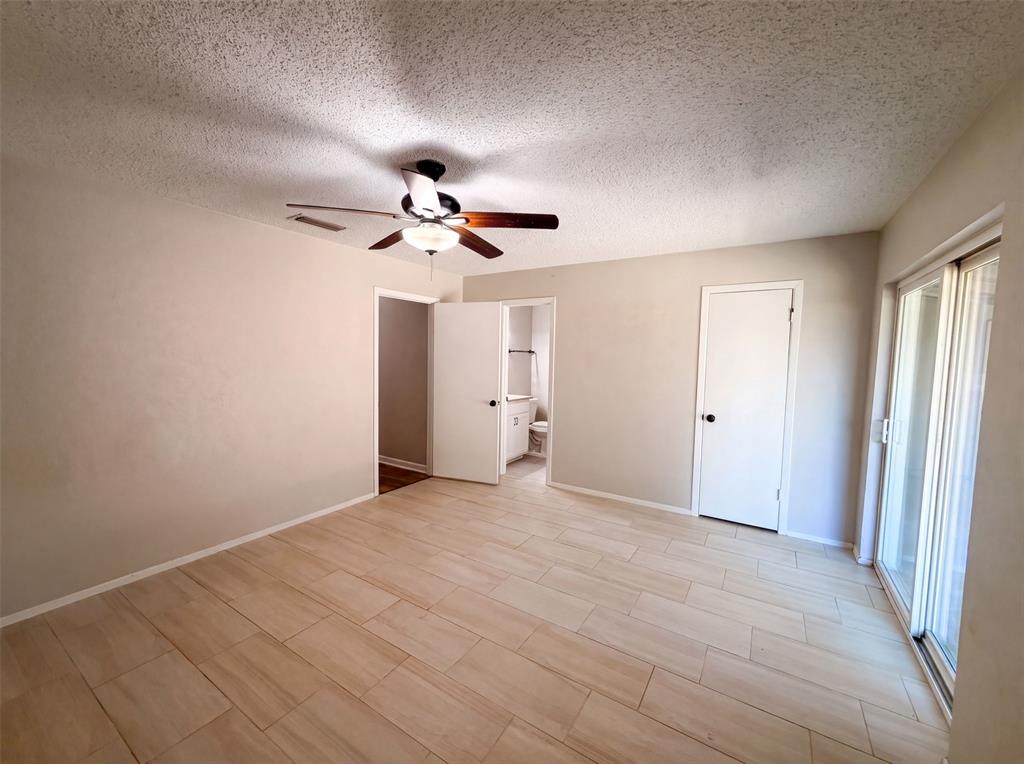 922 Meadowdale Circle Property Photo 3