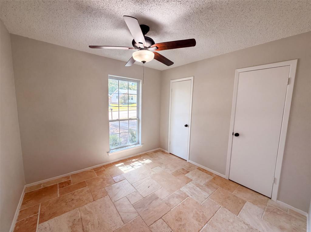 922 Meadowdale Circle Property Photo 7