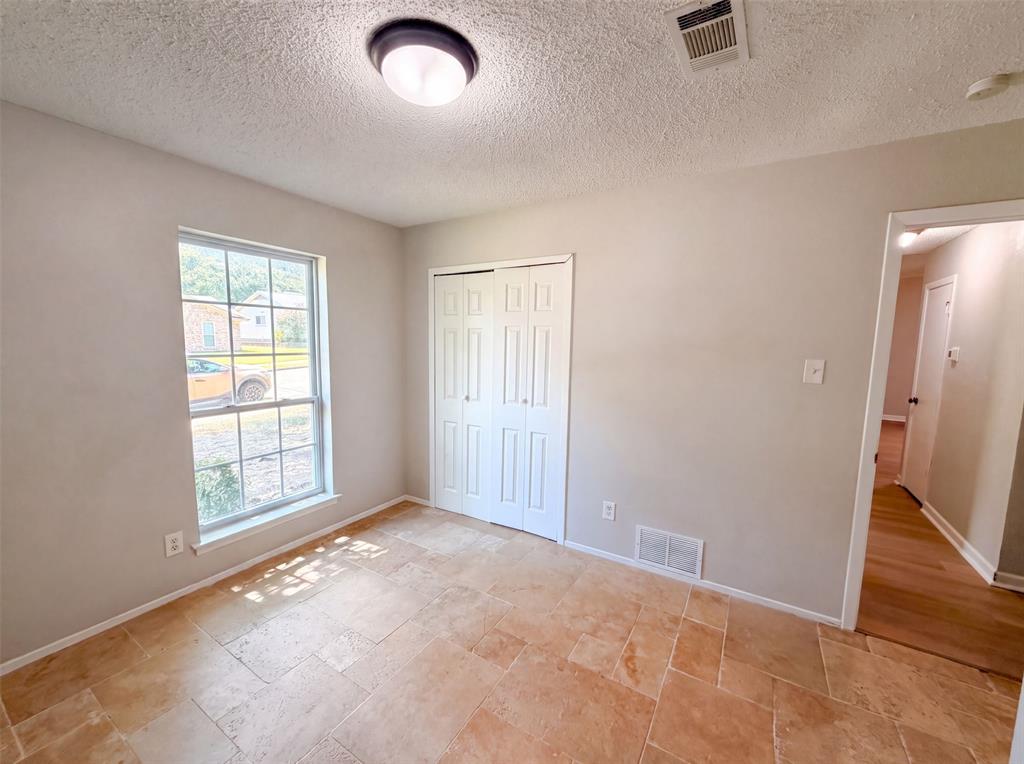 922 Meadowdale Circle Property Photo 9