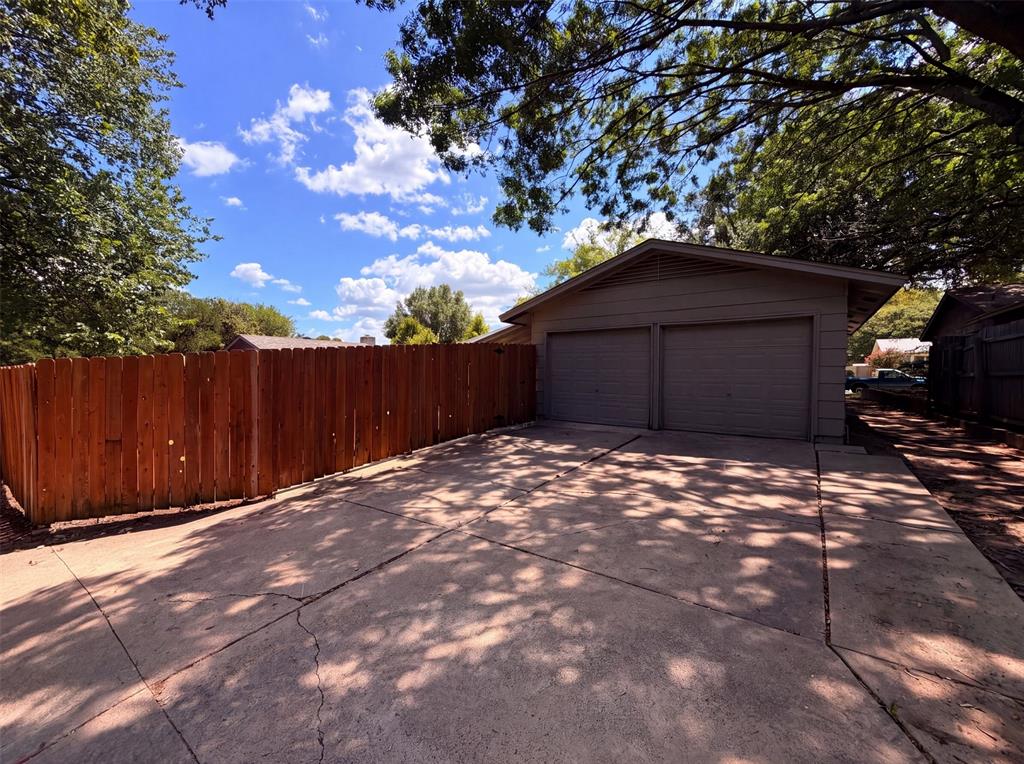 922 Meadowdale Circle Property Photo 16