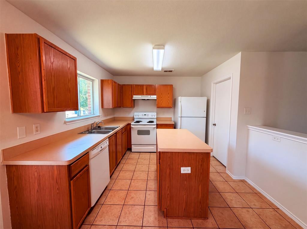511 Brighton Court Property Photo 2
