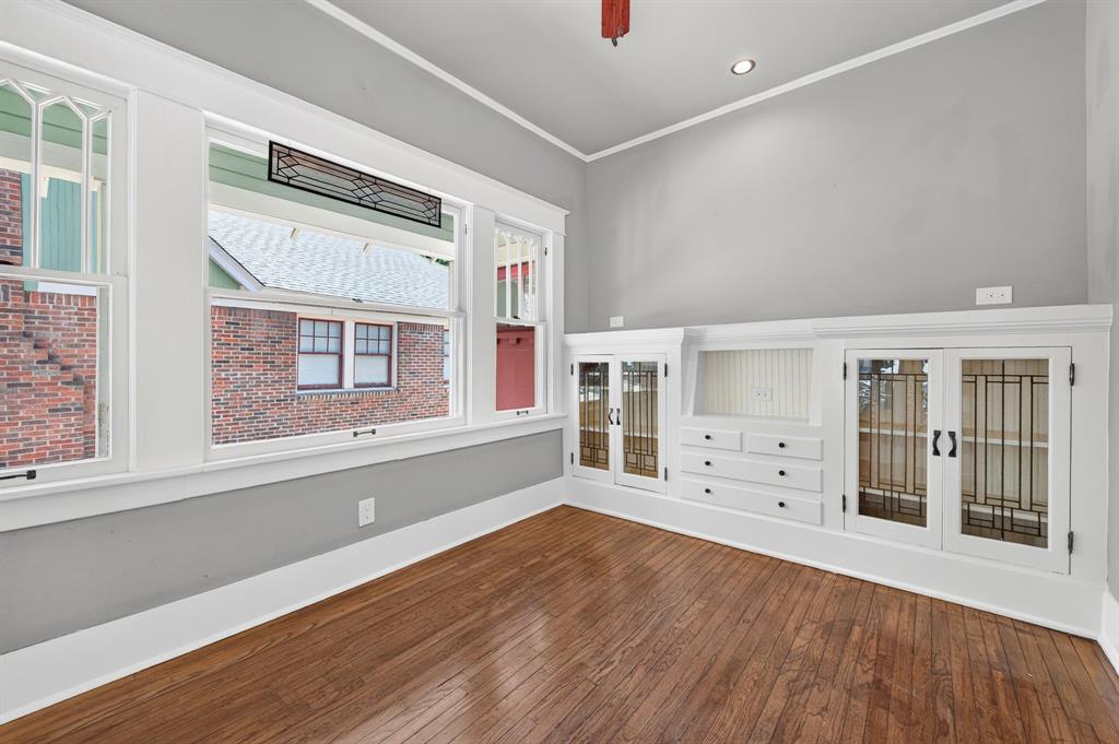 2704 College Avenue Property Photo 6