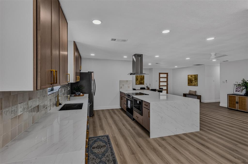 6 Collins Court Property Photo 6