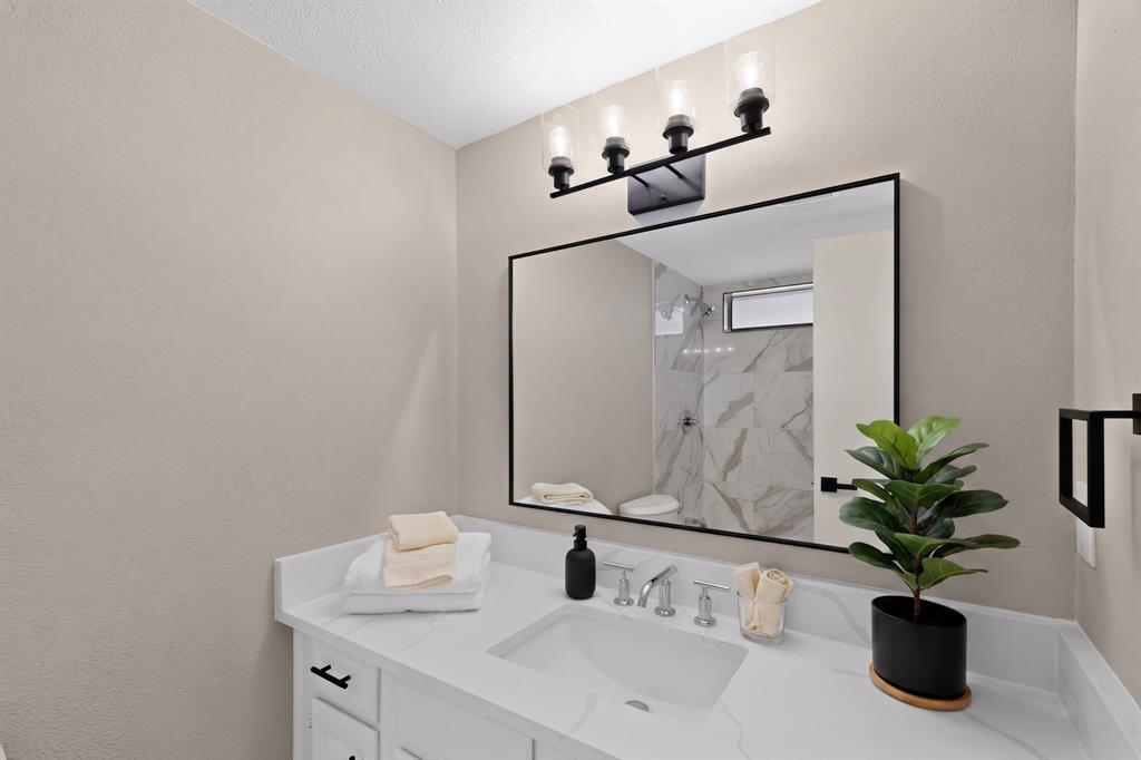 2404 Lemmontree Lane Property Photo 13