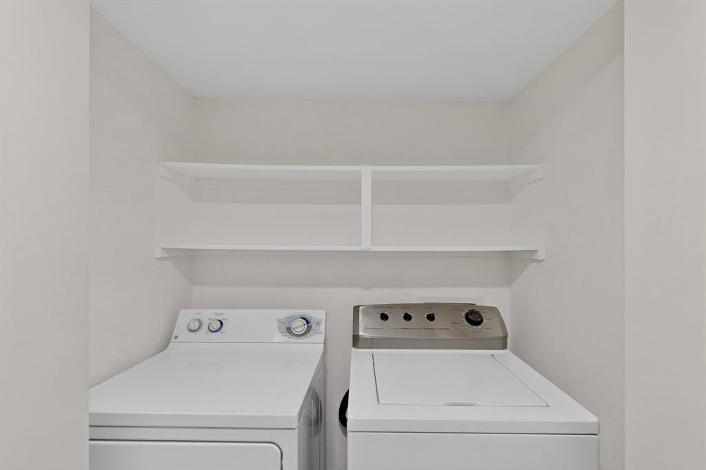 2404 Lemmontree Lane Property Photo 19