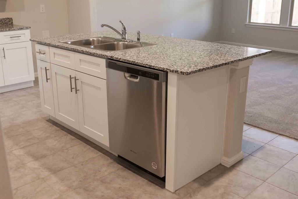 807 Wolf Creek Drive Property Photo 3