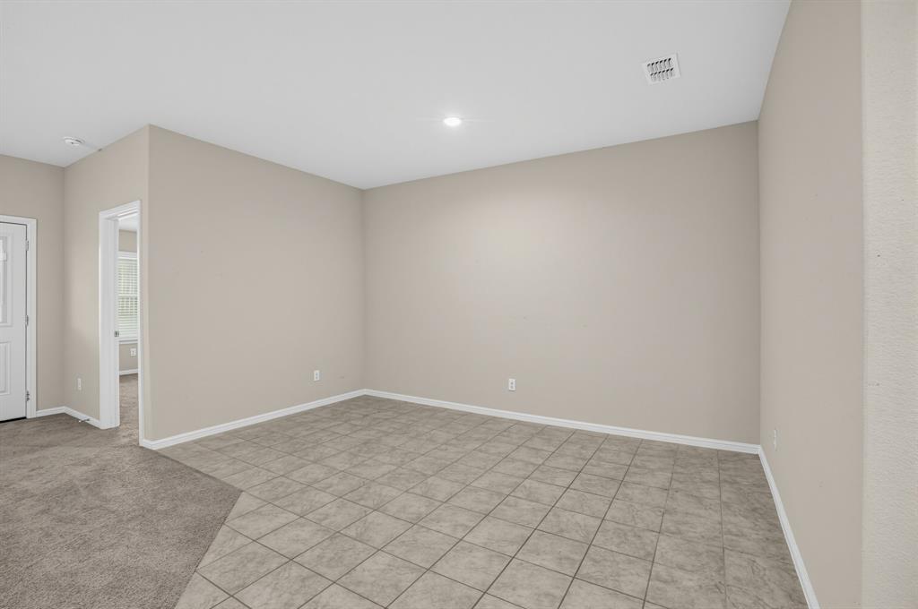 807 Wolf Creek Drive Property Photo 12