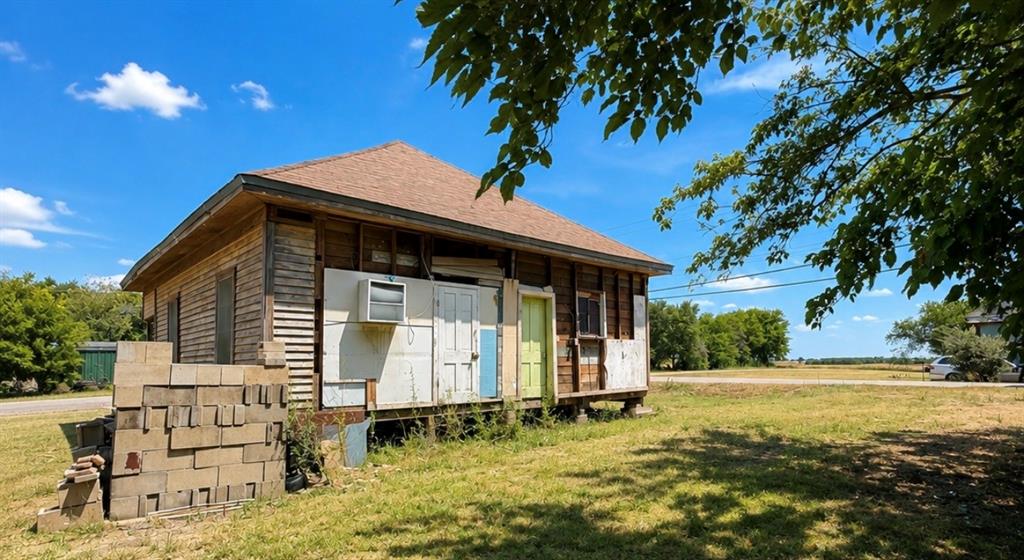 114 S Mills Street Property Photo 2