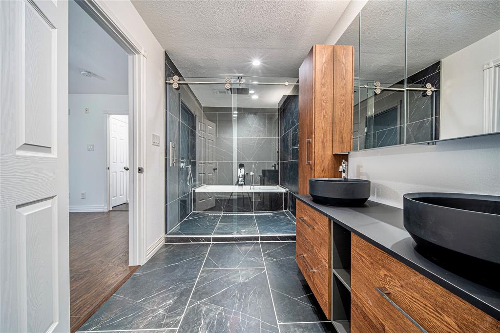 2411 Knight Property Photo 8