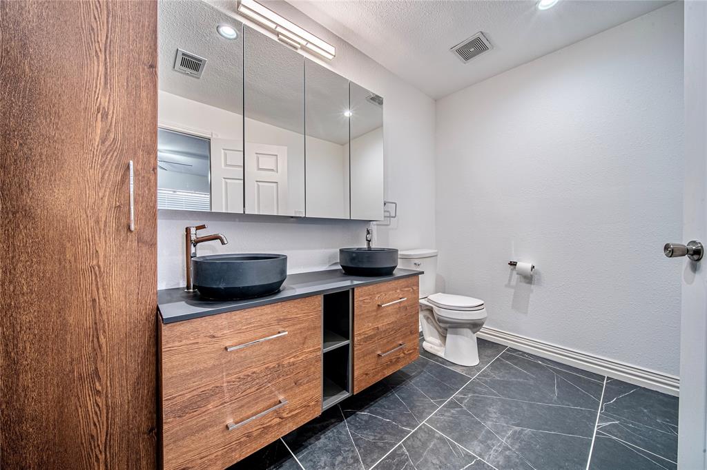 2411 Knight Property Photo 9