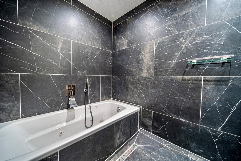 2411 Knight Property Photo 10