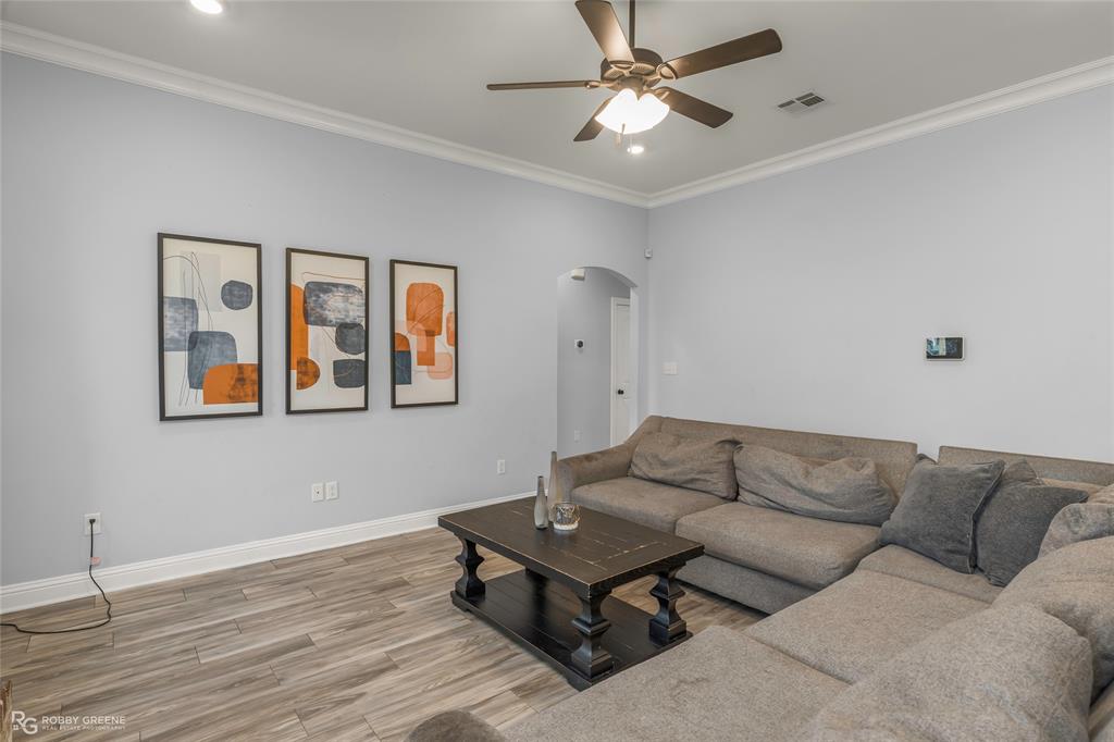 608 Lessie Drive Property Photo 4