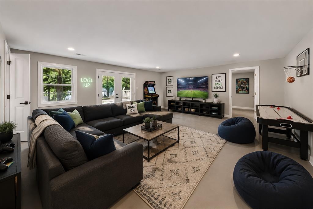 180 Shoreline Road Property Photo 8