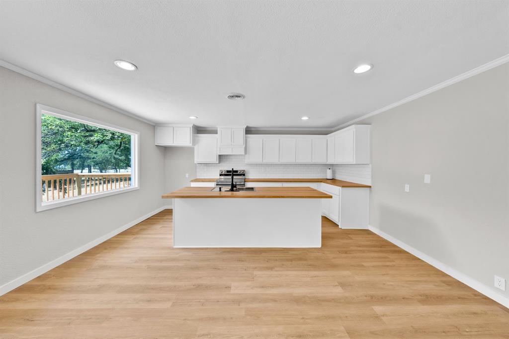 180 Shoreline Road Property Photo 11