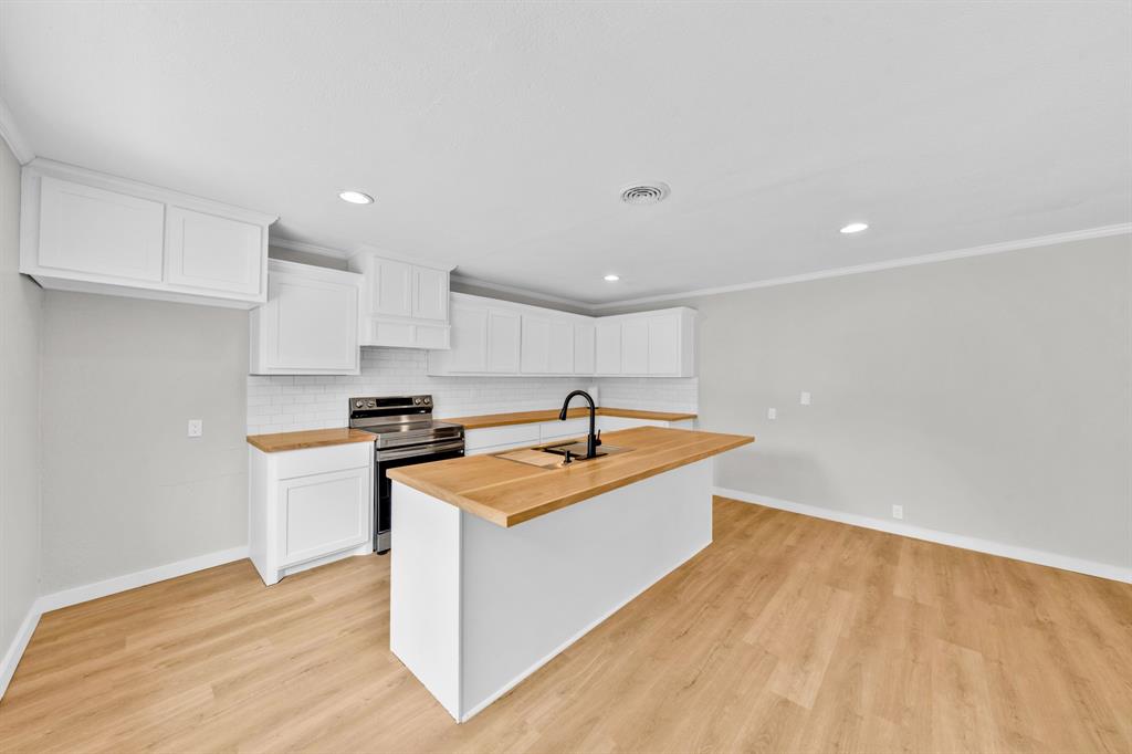 180 Shoreline Road Property Photo 12
