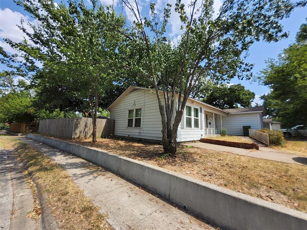 558 Harrison Lane Property Photo 3