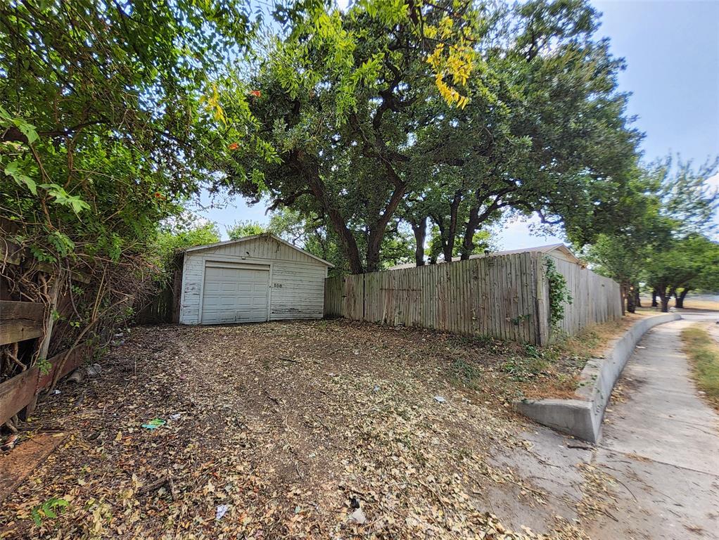 558 Harrison Lane Property Photo 4