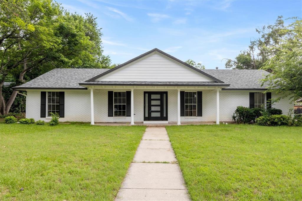 2203 Foxcroft Circle