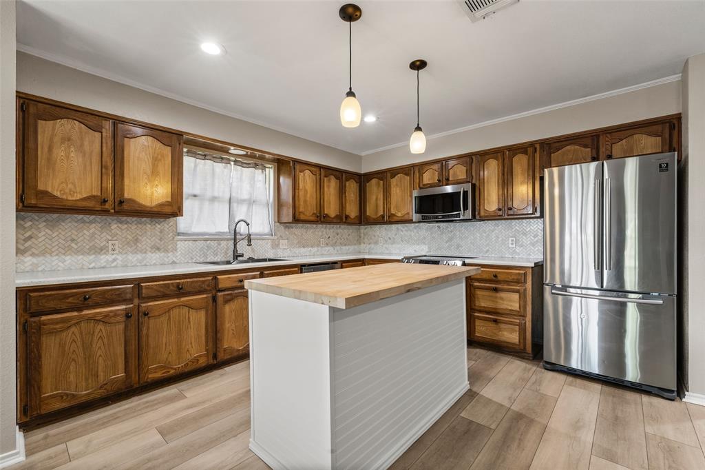 209 Bonham Drive Property Photo 2