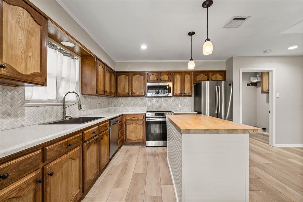 209 Bonham Drive Property Photo 3