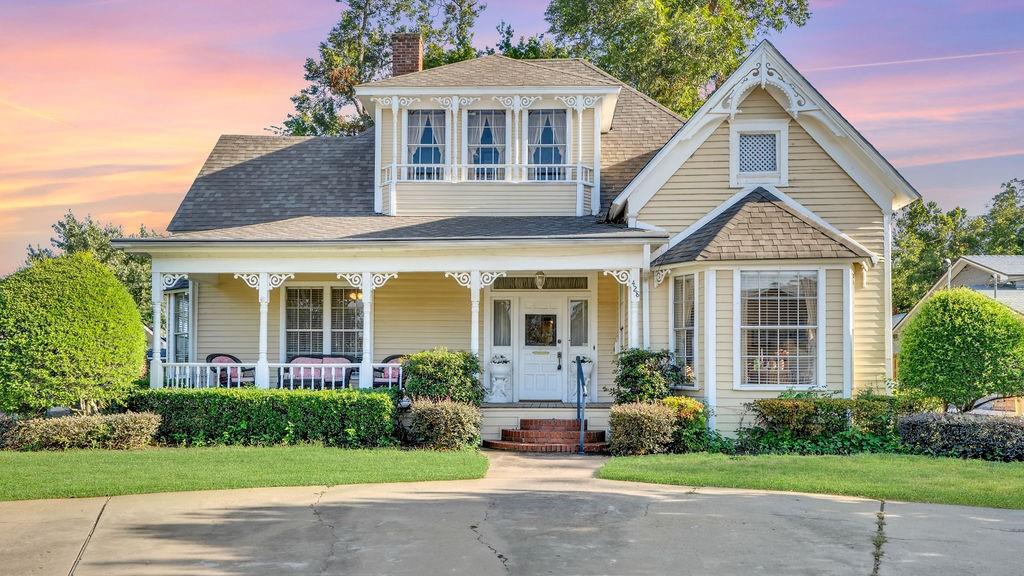 428 College Street Property Photo 1