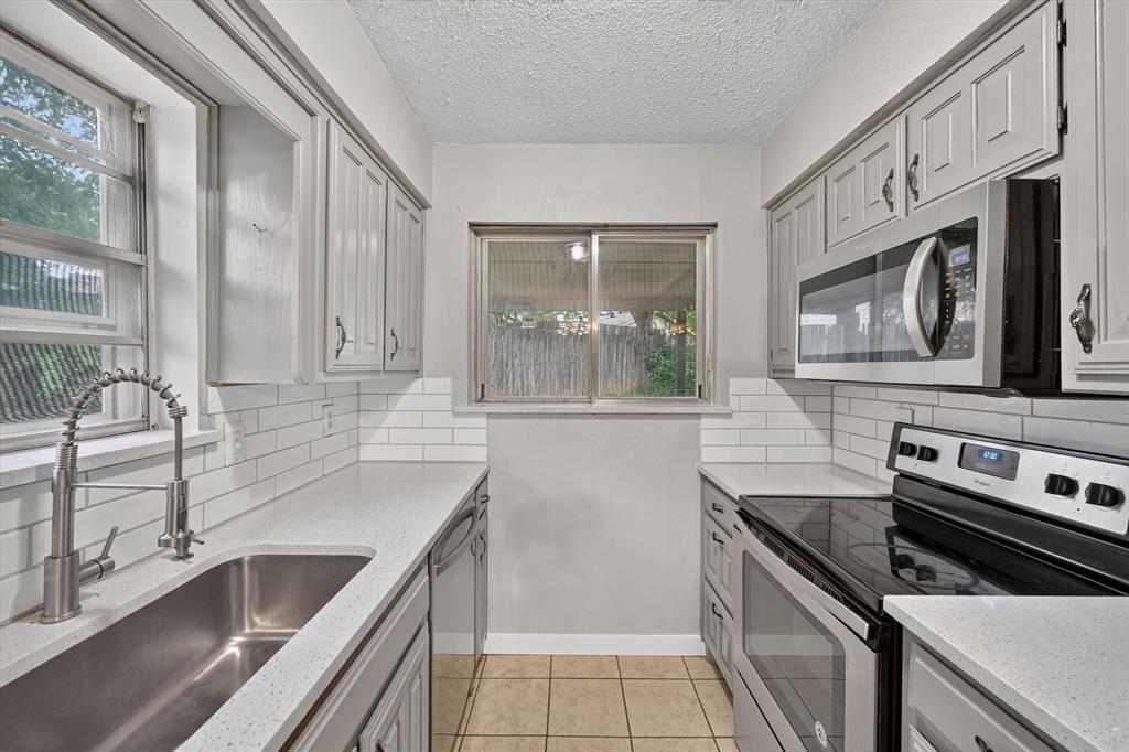 1601 White Oak Court Property Photo 1