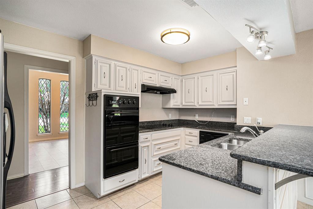 802 Pebblebrook Drive Property Photo 12