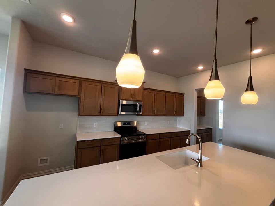 156 Hillview Trail Property Photo 7