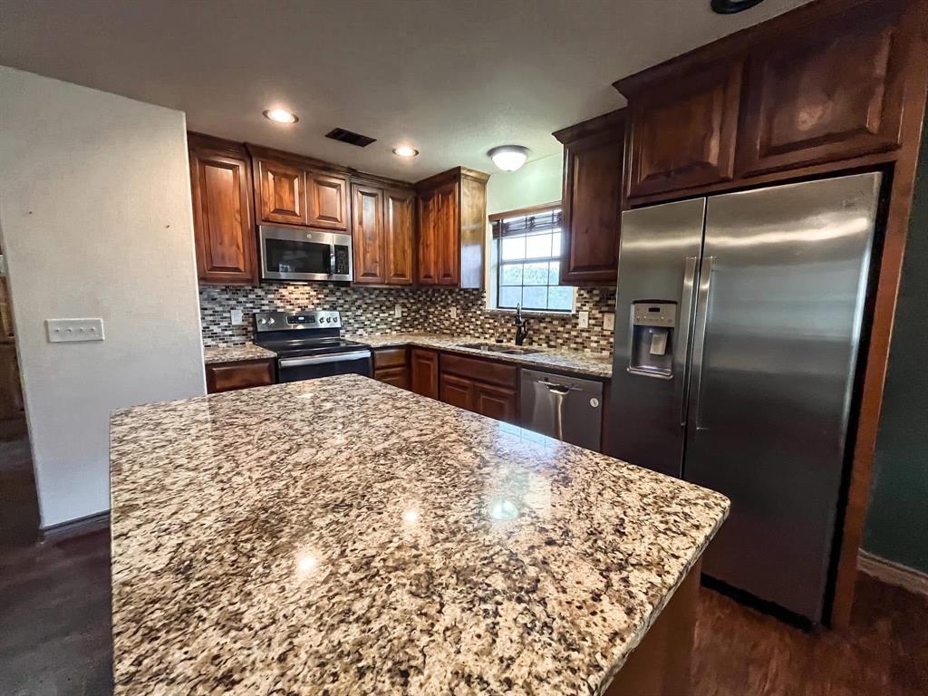 2401 Fox Court Property Photo 3