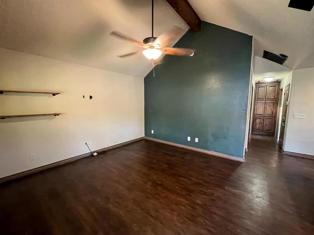 2401 Fox Court Property Photo 4