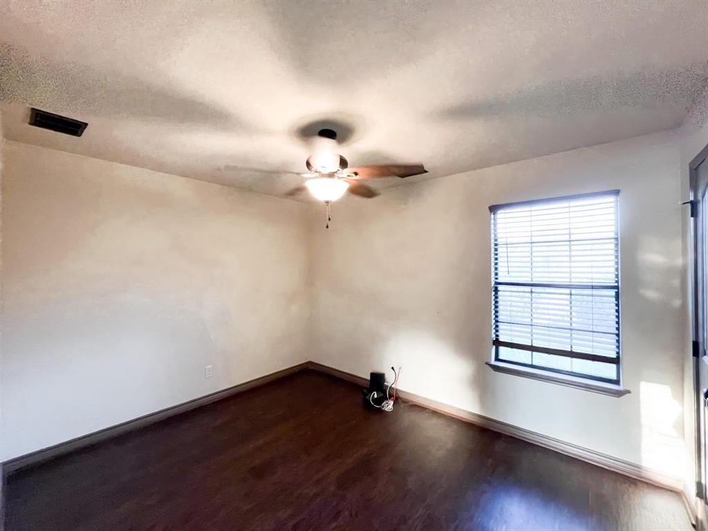 2401 Fox Court Property Photo 6