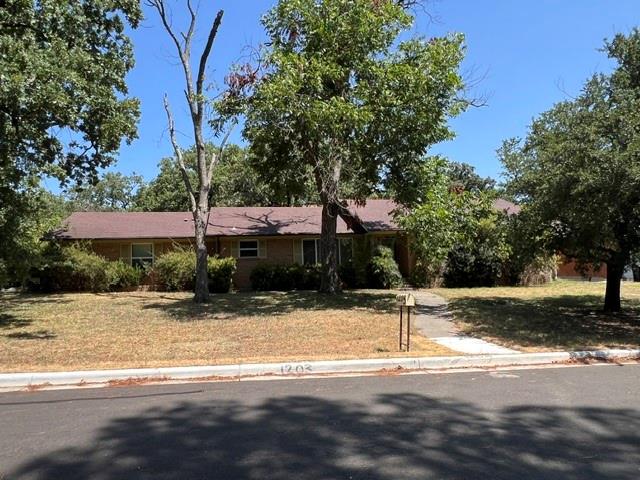 1203 Clover Lane Property Photo 1