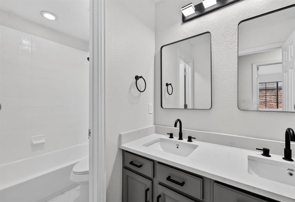 2717 Whispering Trail Property Photo 21