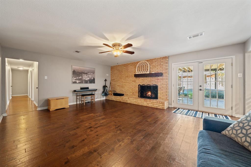 1507 Greenbrier Drive Property Photo 3