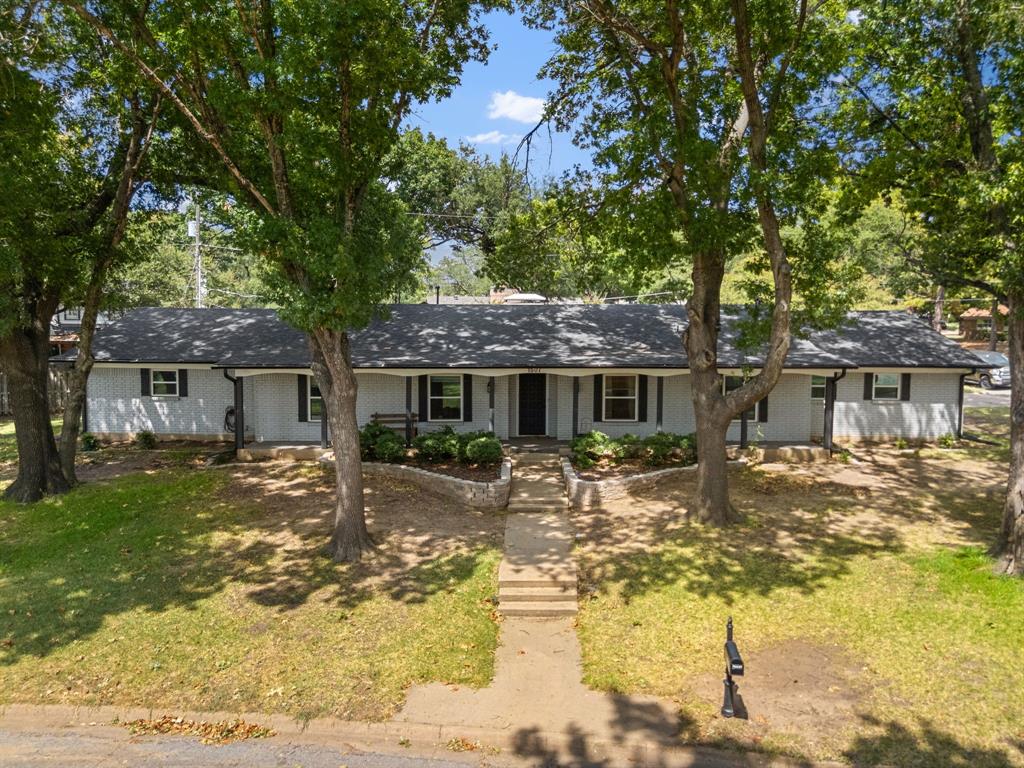 1507 Greenbrier Drive Property Photo 6