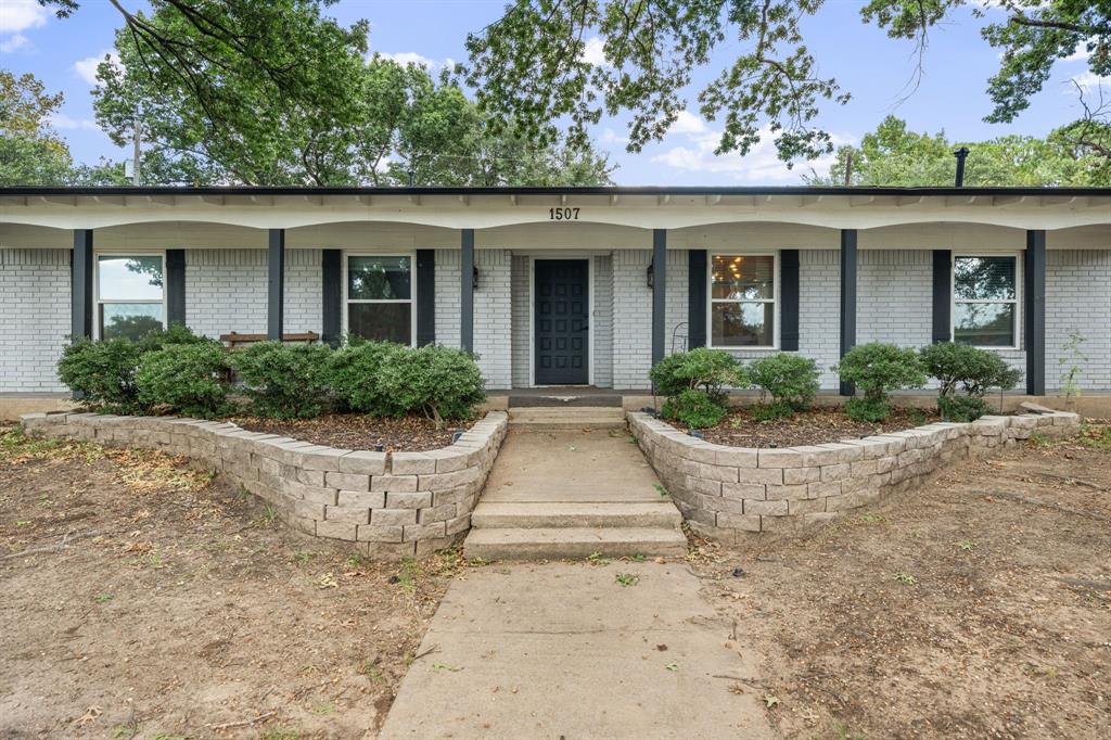 1507 Greenbrier Drive Property Photo 9