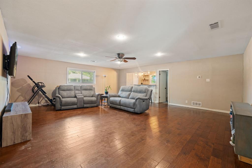 1507 Greenbrier Drive Property Photo 17