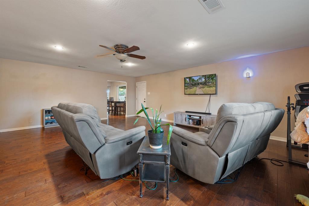 1507 Greenbrier Drive Property Photo 18