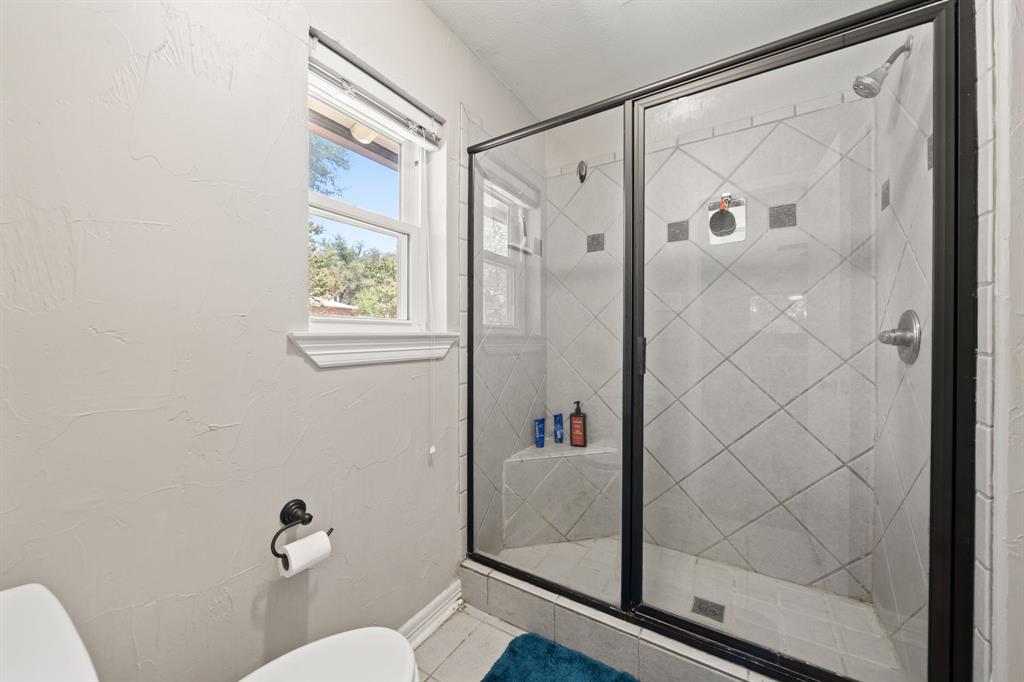 1507 Greenbrier Drive Property Photo 27