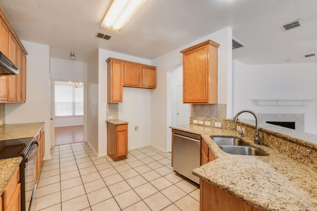 3913 Goose Creek Parkway Property Photo 16