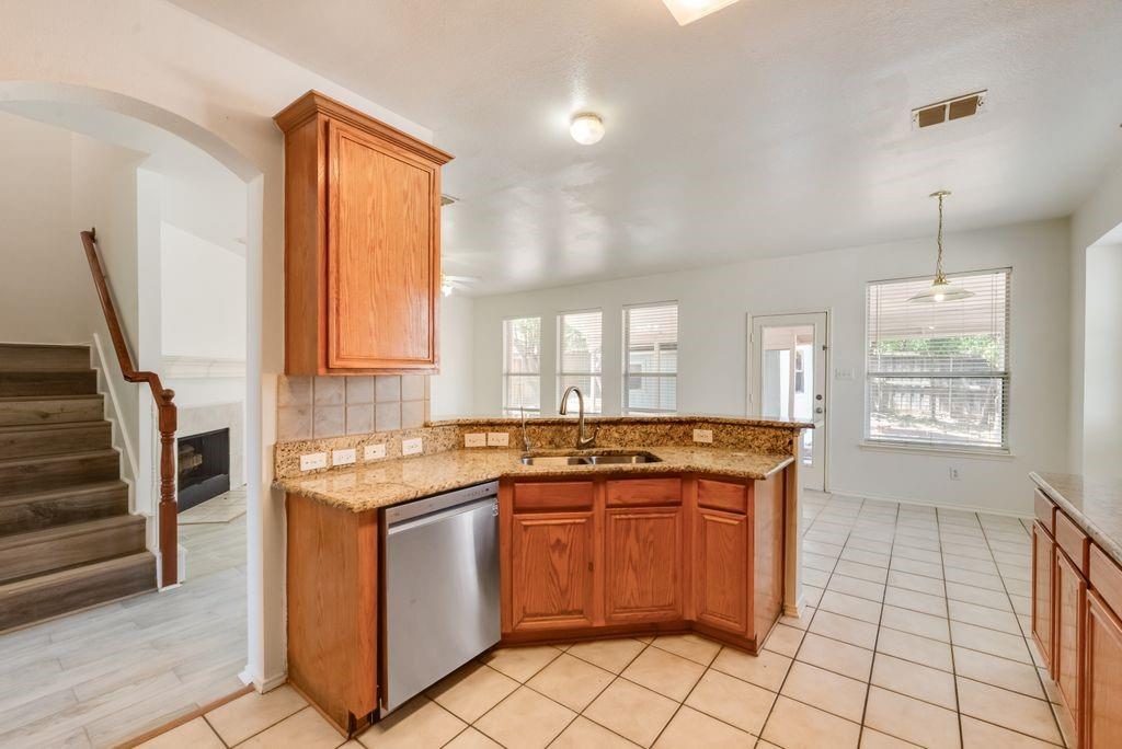3913 Goose Creek Parkway Property Photo 17