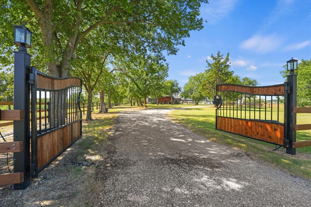 9861 Fm-66 Property Photo 3