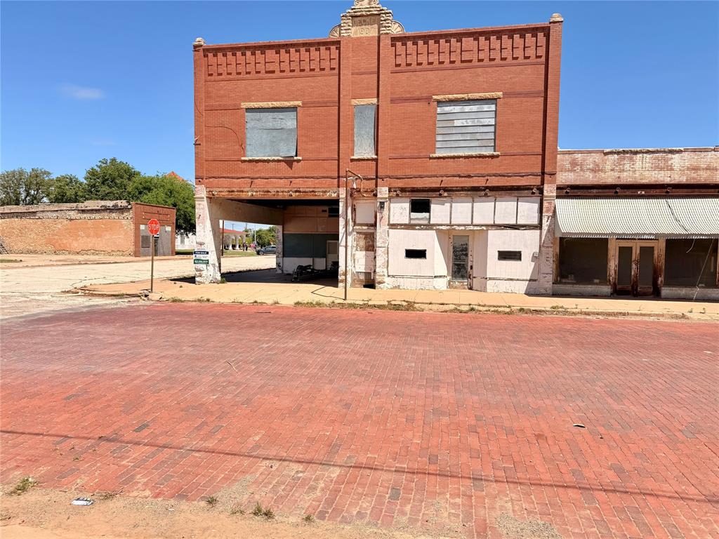 100 W 2nd Street Property Photo 2