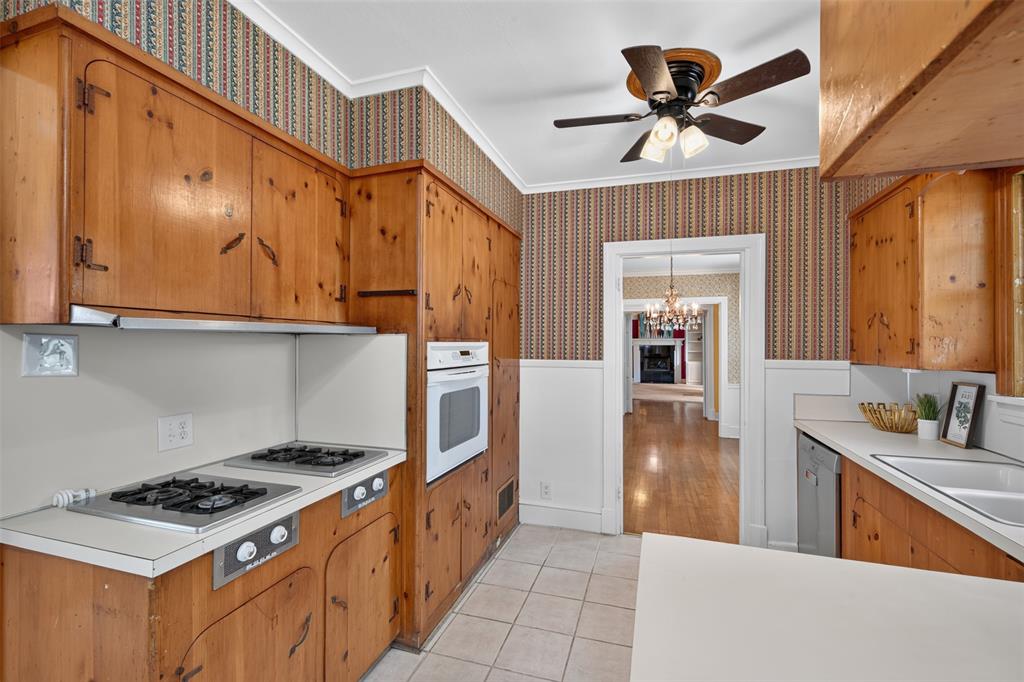 551 Broadmoor Boulevard Property Photo 8