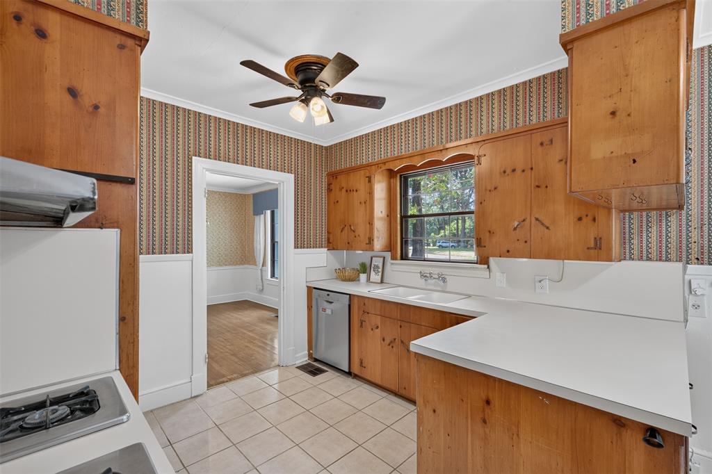 551 Broadmoor Boulevard Property Photo 9