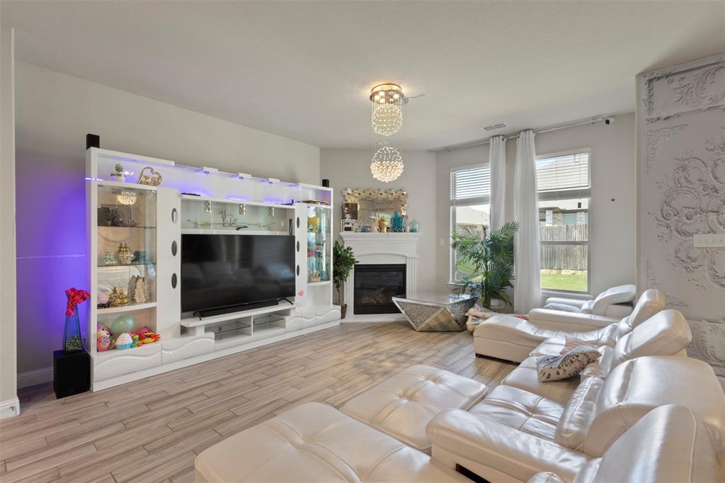 1819 Lone Lynx Way Property Photo 3